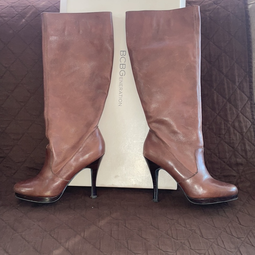 Excellent condition BCBG BG-Dishy Acorn calf tall boots